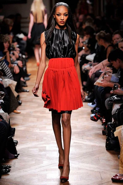 Look 10
